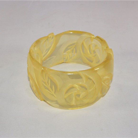 X-Wide Vintage Carved Christina DeFalco Resin Bangle - Picture 4 of 5